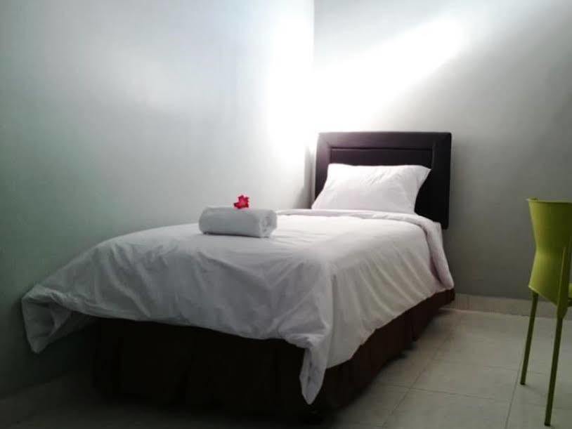 Reddoorz Plus @ Hotel Star 88 Tugu Eksteriør bilde